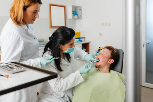Best Emergency Tooth Extraction in Pho, IL
